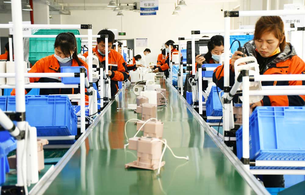 Dog-Grooming-Vacuums-&-Dryers-Production-Workshop-3