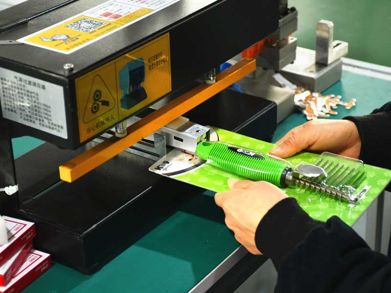 Dog-grooming-tools-workshop